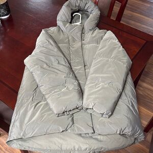 Hooded puffer coat
